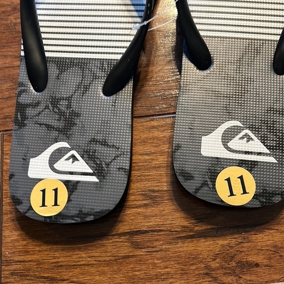 Quicksilver Mens Flip Flops Gray Black Java Smocked Wave A Size 11 NWT - Picture 3 of 5